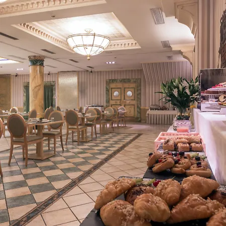 Hotel Exe Reina Isabel 4*