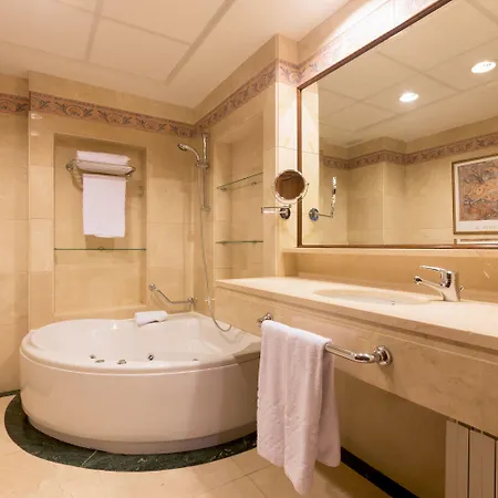 Exe Reina Isabel Hotel 4*