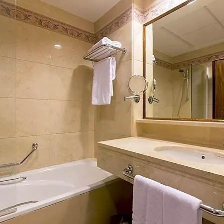Dorma Reina Isabel 酒店 Ávila