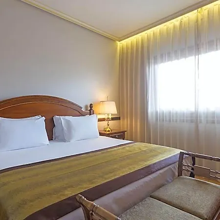Dorma Reina Isabel 酒店 Ávila
