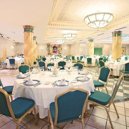 Exe Reina Isabel Hotel 4*