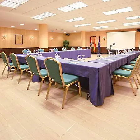 Exe Reina Isabel Hotel 4*