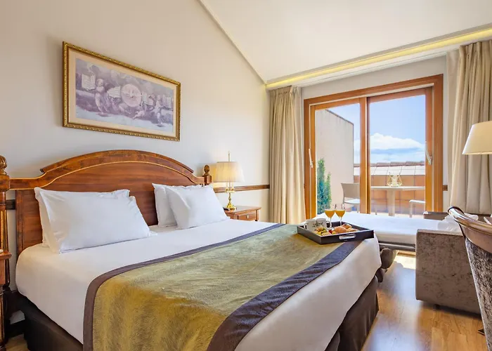 Exe Reina Isabel Hotel 4*