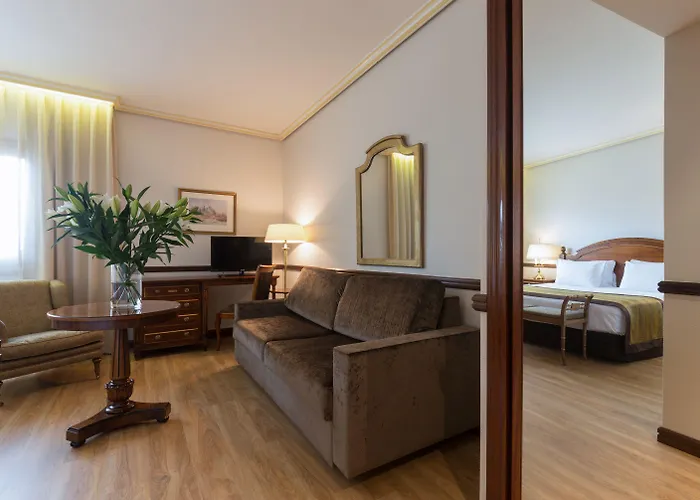 Exe Reina Isabel Hotel 4*