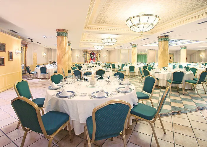 Exe Reina Isabel Hotel 4*