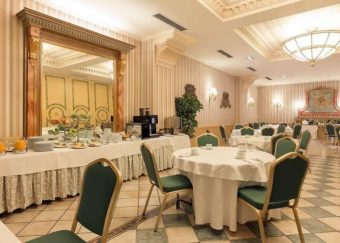 Dorma Reina Isabel Hotel 4*